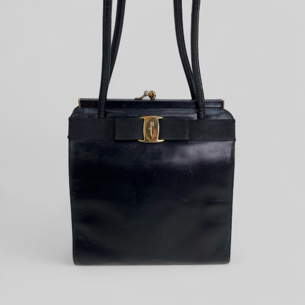 VTG Salvatore Ferragamo Vala Ribbon Shoulder Bag Black Leather Italy Gold Tone